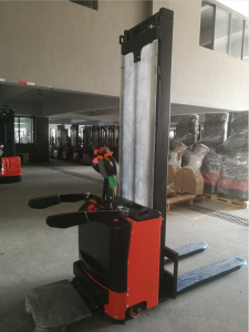 SMITH Elektrische stapelaar met platform 1500kg 260cm