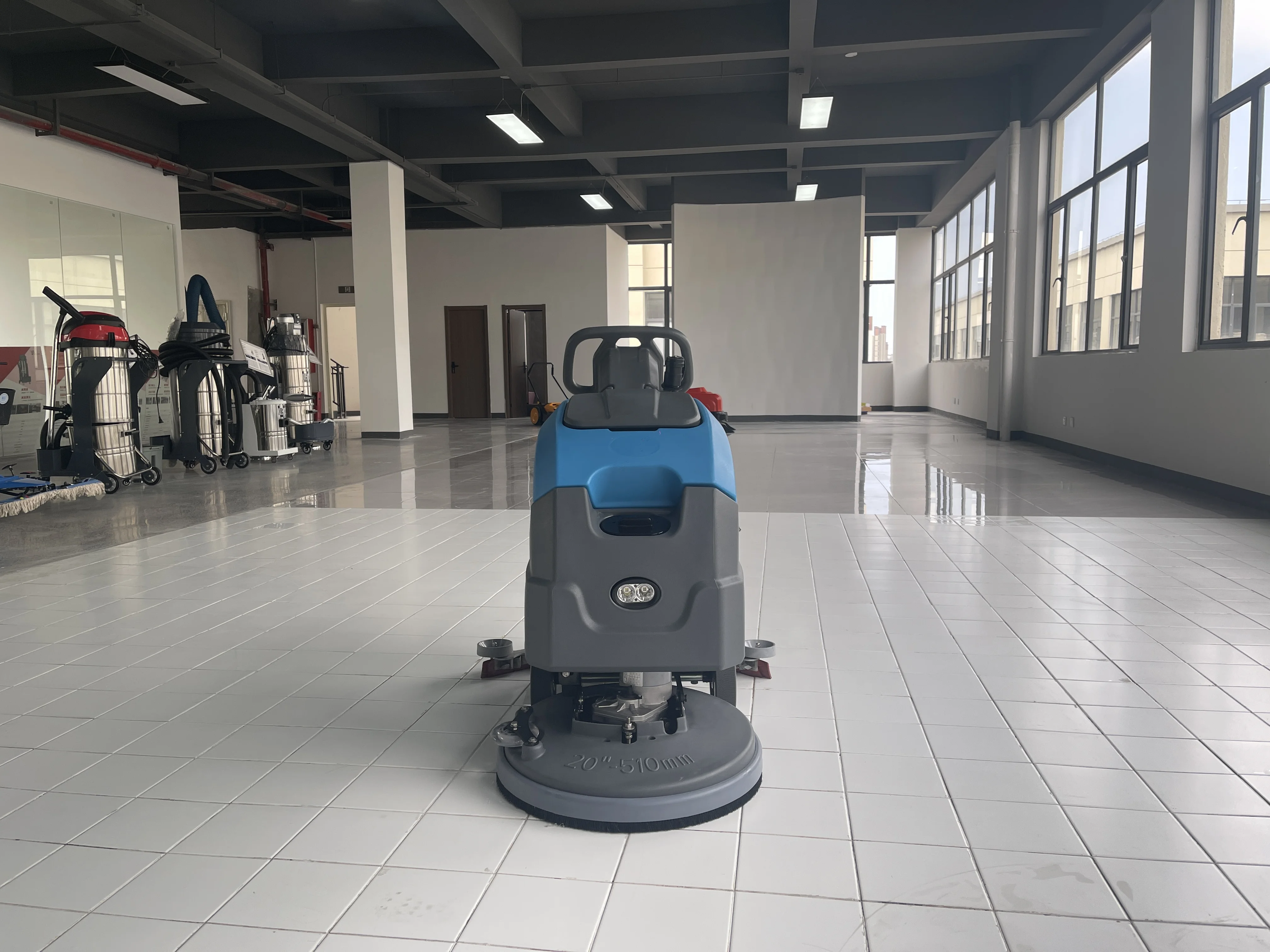 Commerciële schrobmachine