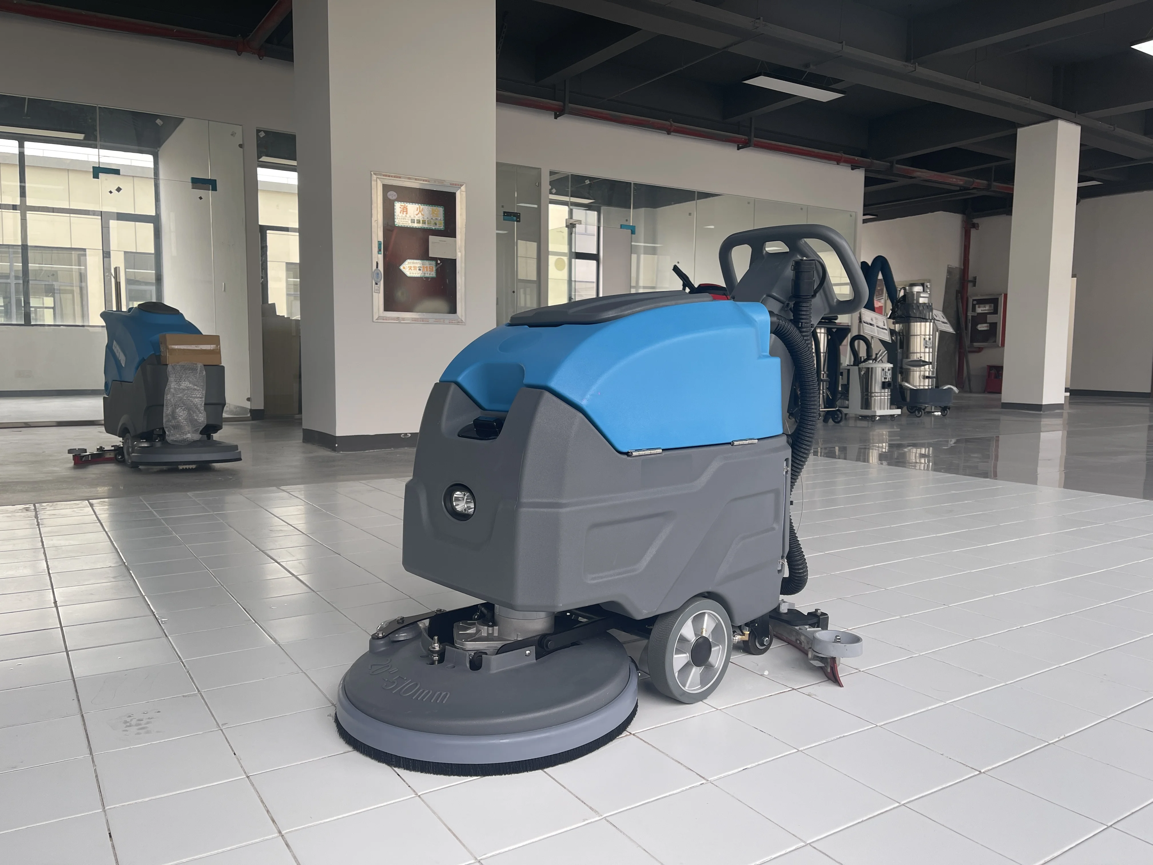 Commerciële schrobmachine