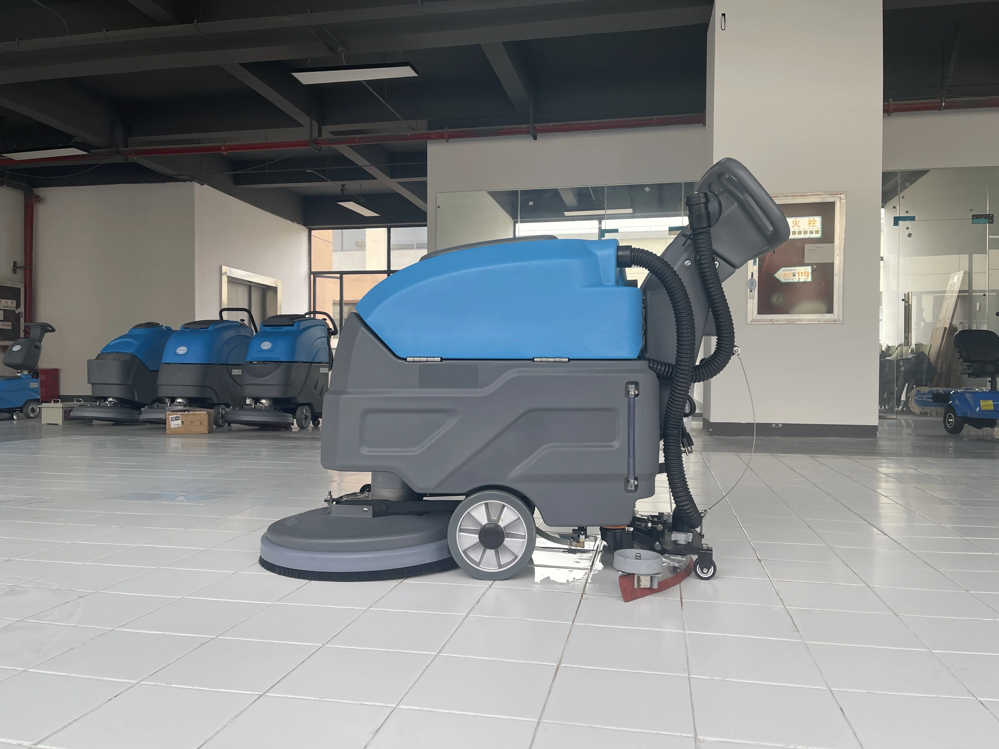 Commerciële schrobmachine